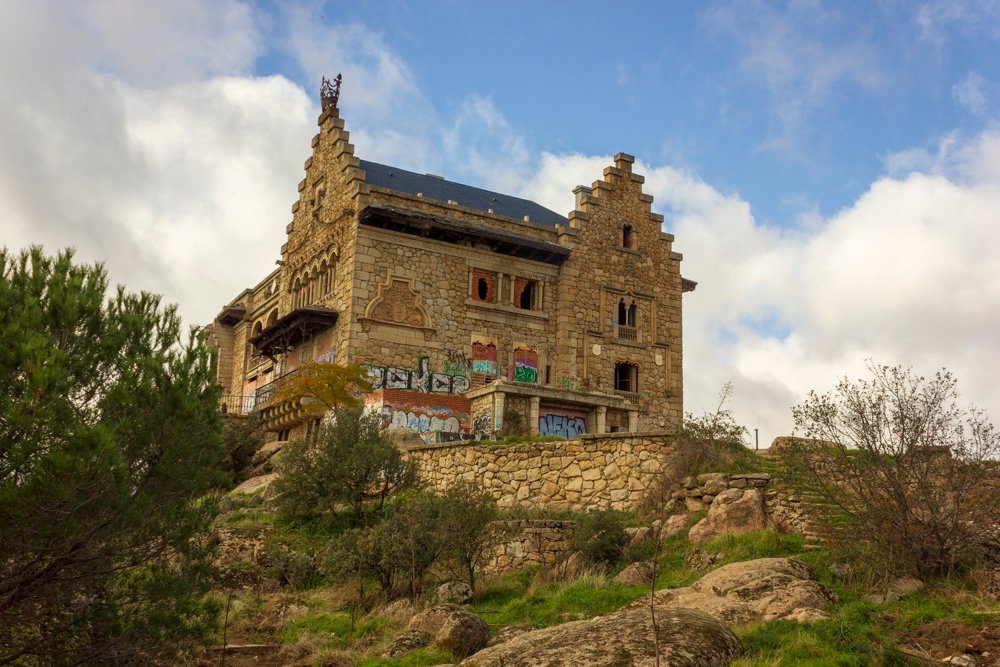 Palacio Del Canto Del Pico Cueva Del Destino